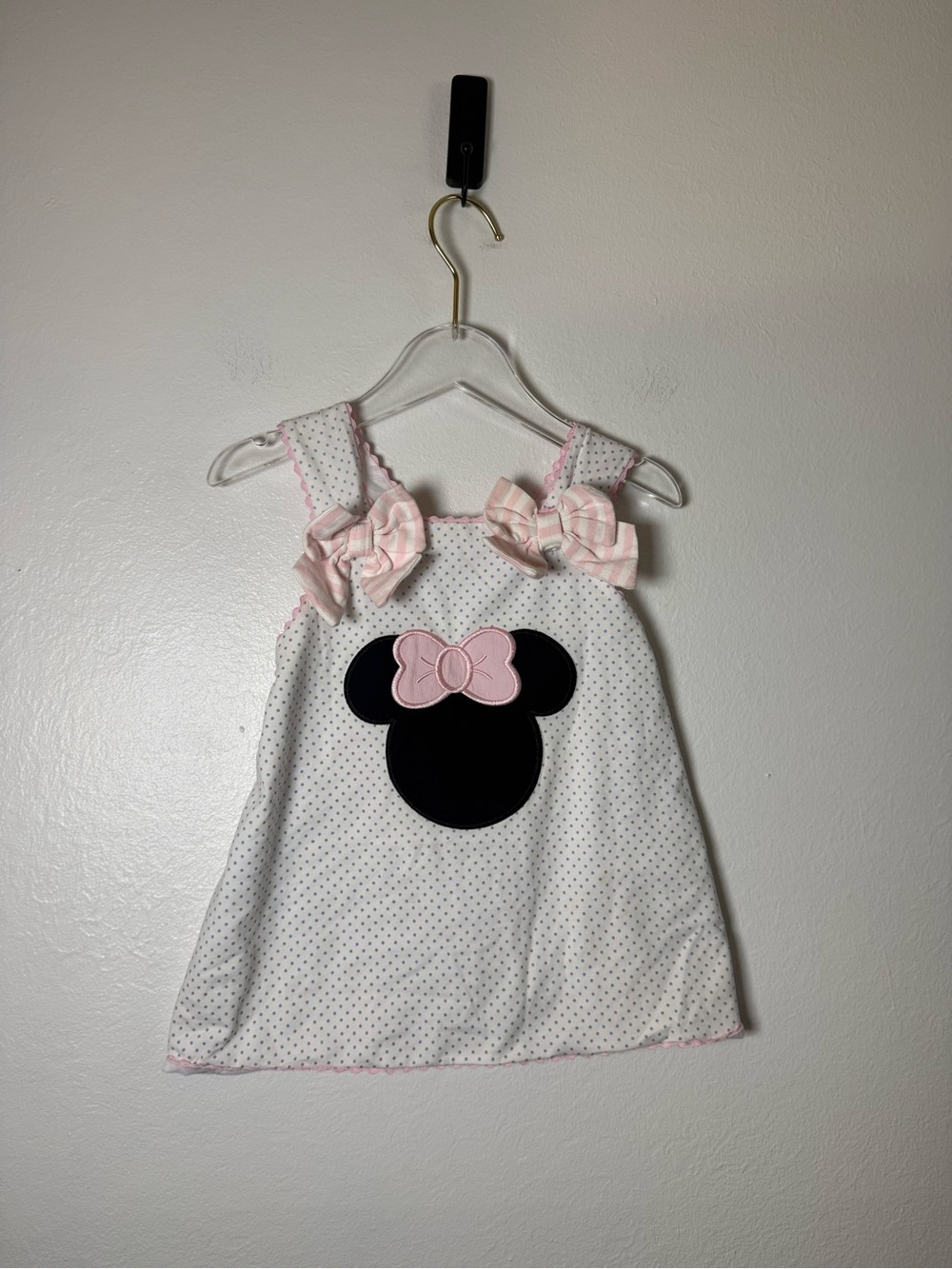 THE SMOCKED FLAMINGO Pink Mouse Applique Bow Top